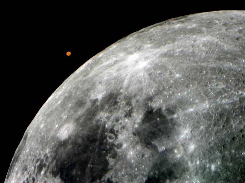 Mars and moon imaged same day with same equipment (in 2005)
